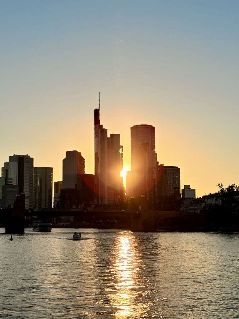 Frankfurter Skyline am Abend